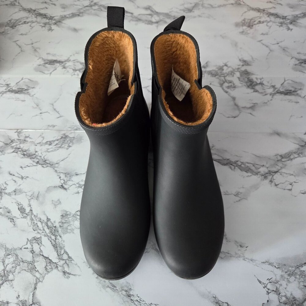 Chooka Size 7 Delridge Chelsea Plush Tan Faux Fur Black Waterproof Rain Boots